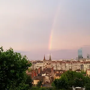 le-jardin-suspendu-vieux-lyon.hotels-rhonealpes.com/
